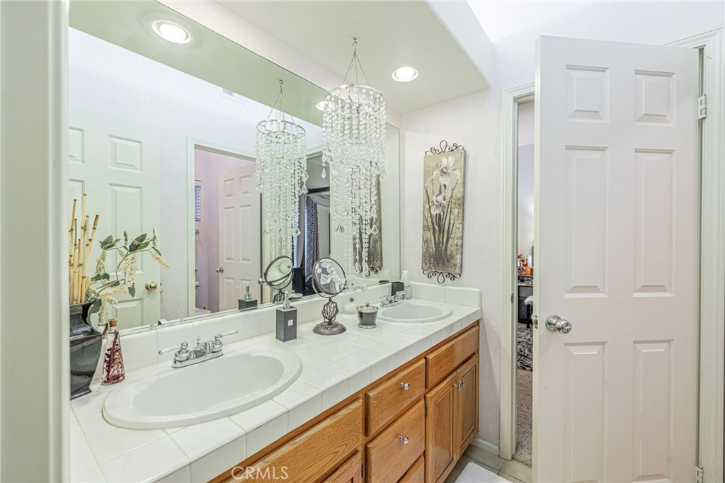 5562 Avenida Classica