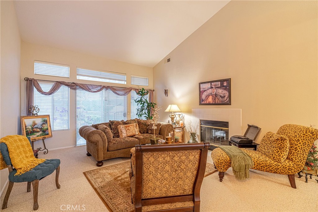 5562 Avenida Classica