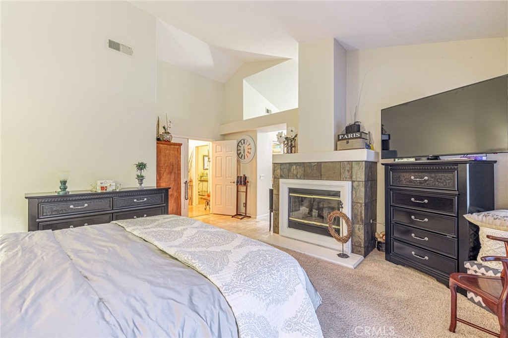 5562 Avenida Classica