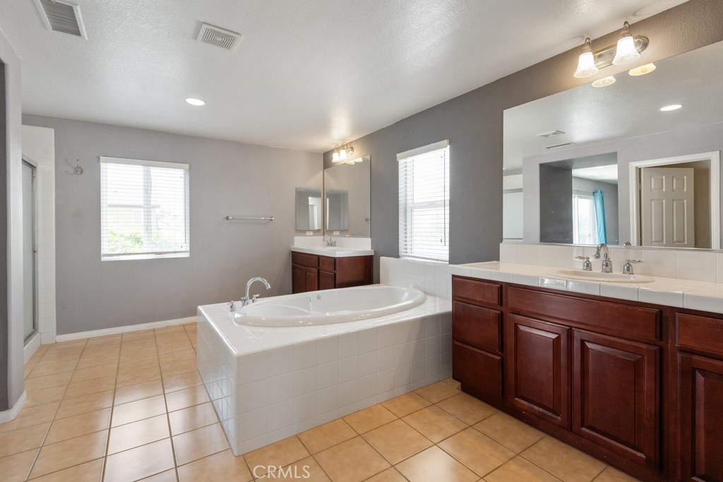 32863 Charismatic Circle