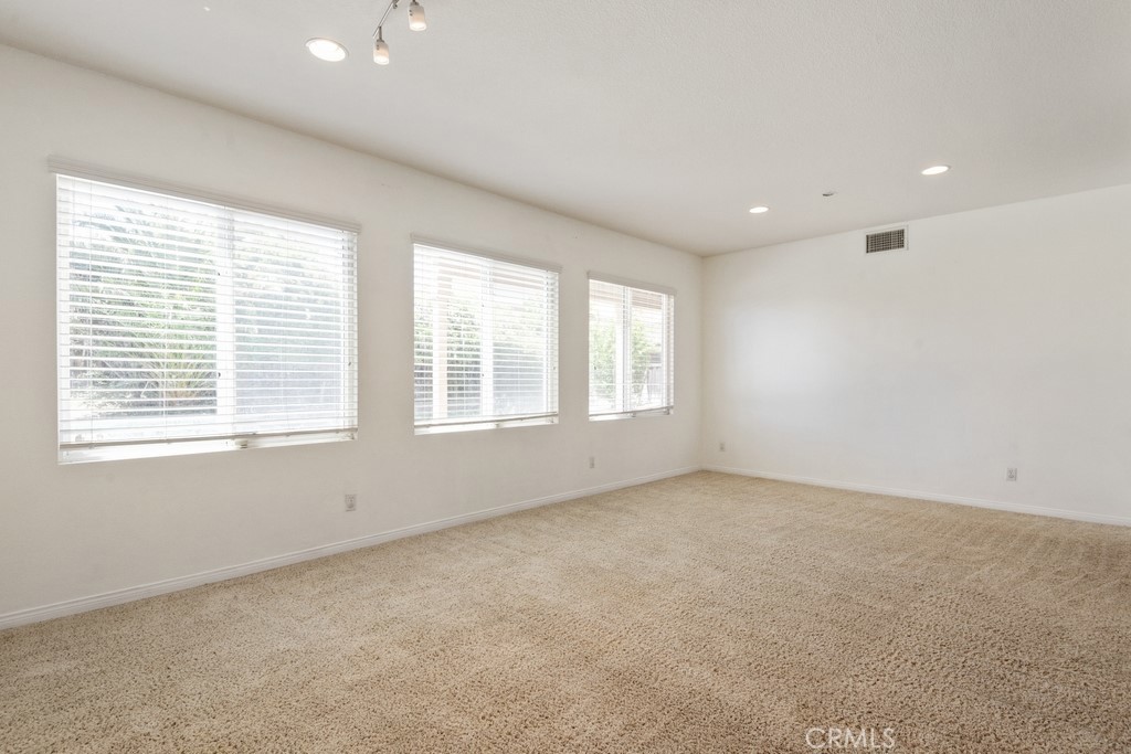 32863 Charismatic Circle