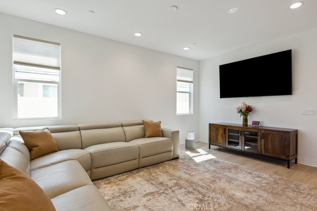 489 Berrybush Street