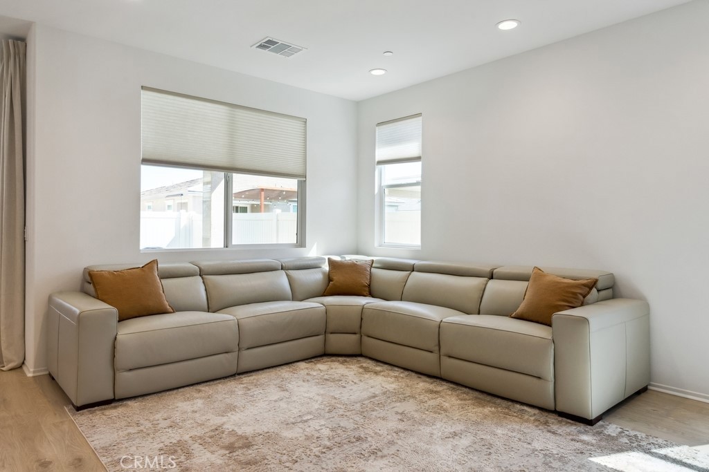 489 Berrybush Street