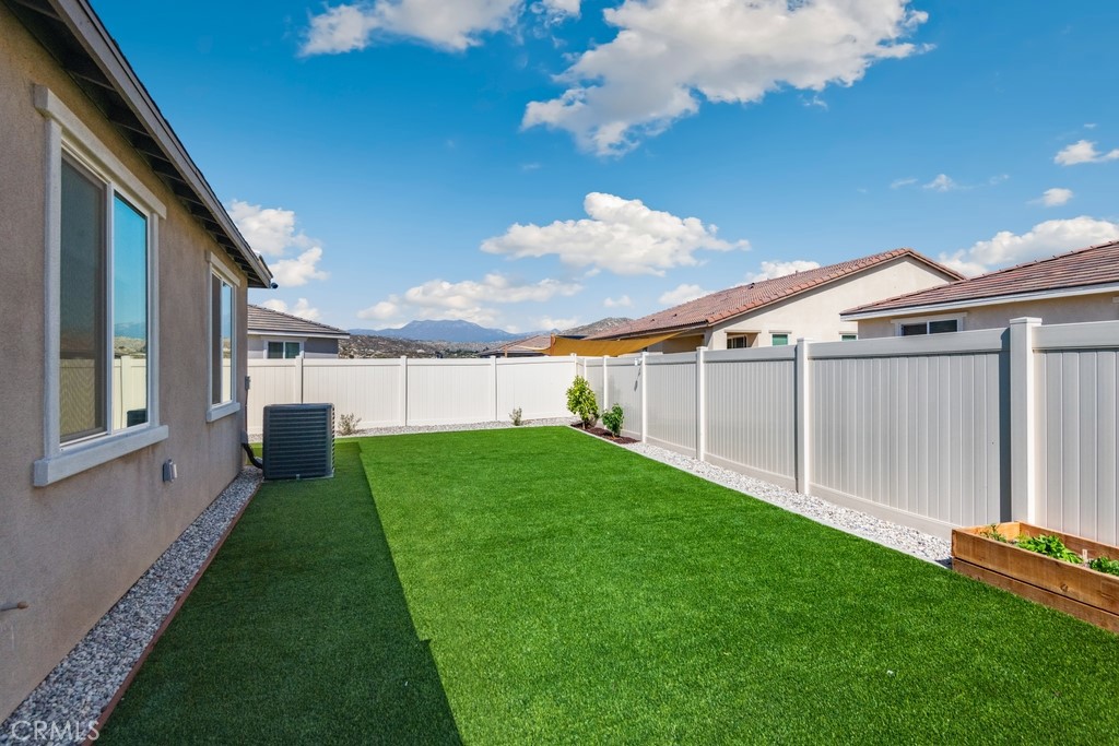 489 Berrybush Street