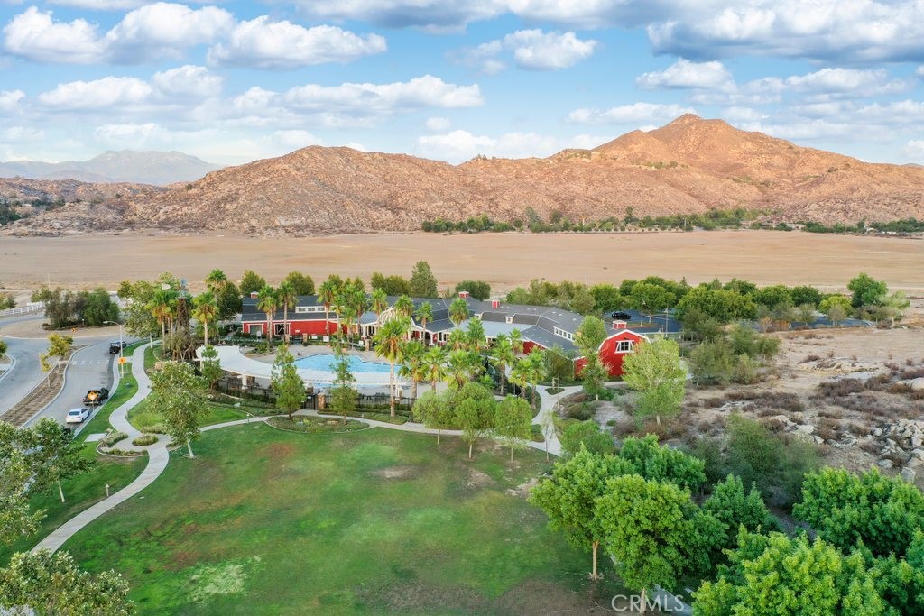 489 Berrybush Street