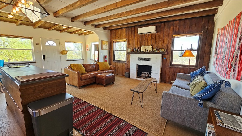 1240 Geronimo Trail