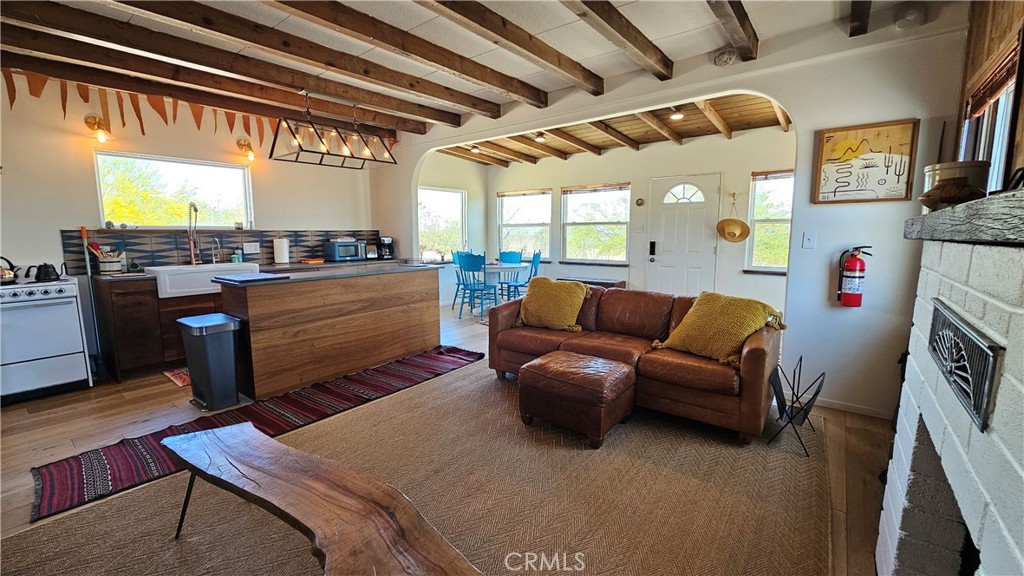 1240 Geronimo Trail