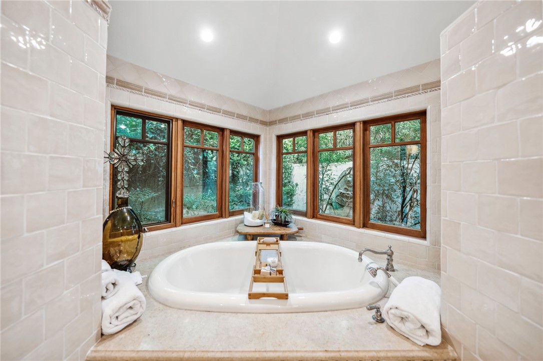 45195 Oak Manor Court