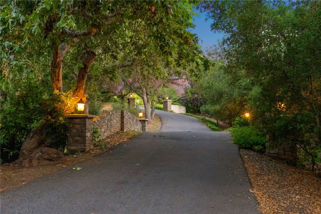 45195 Oak Manor Court