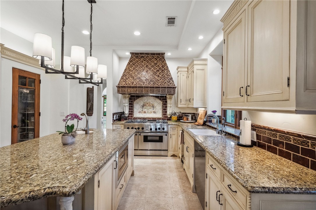 45195 Oak Manor Court