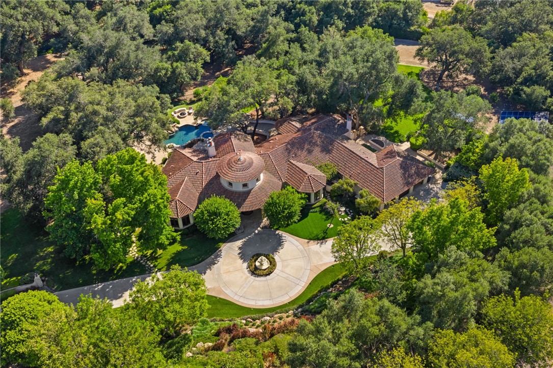 45195 Oak Manor Court