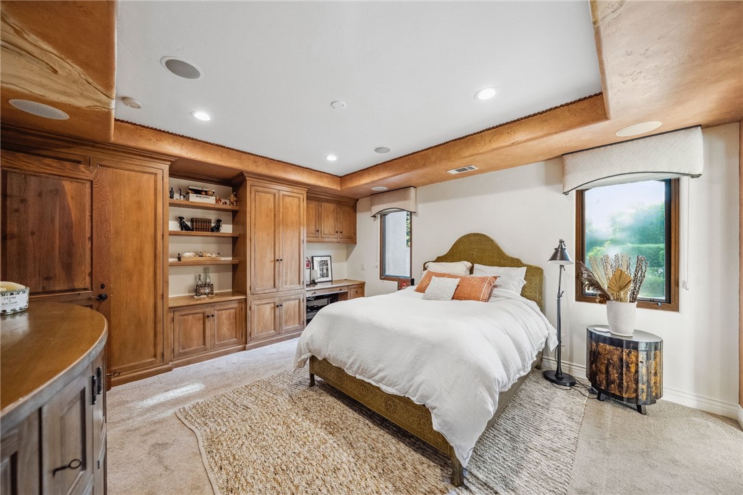 45195 Oak Manor Court