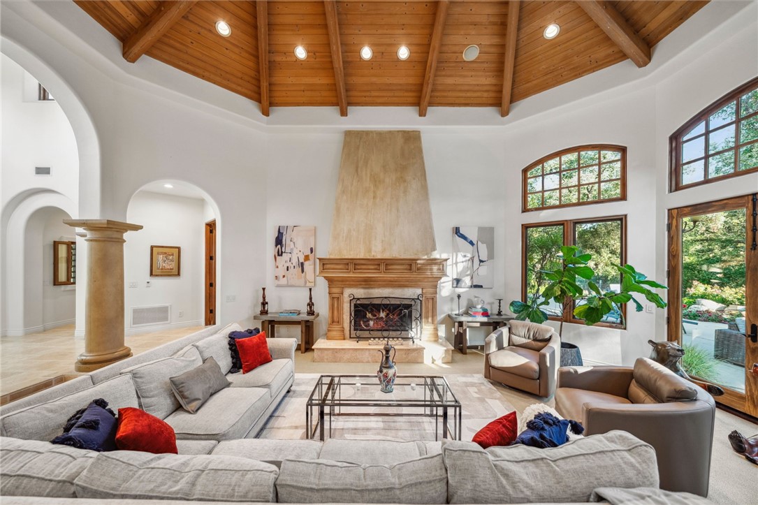 45195 Oak Manor Court