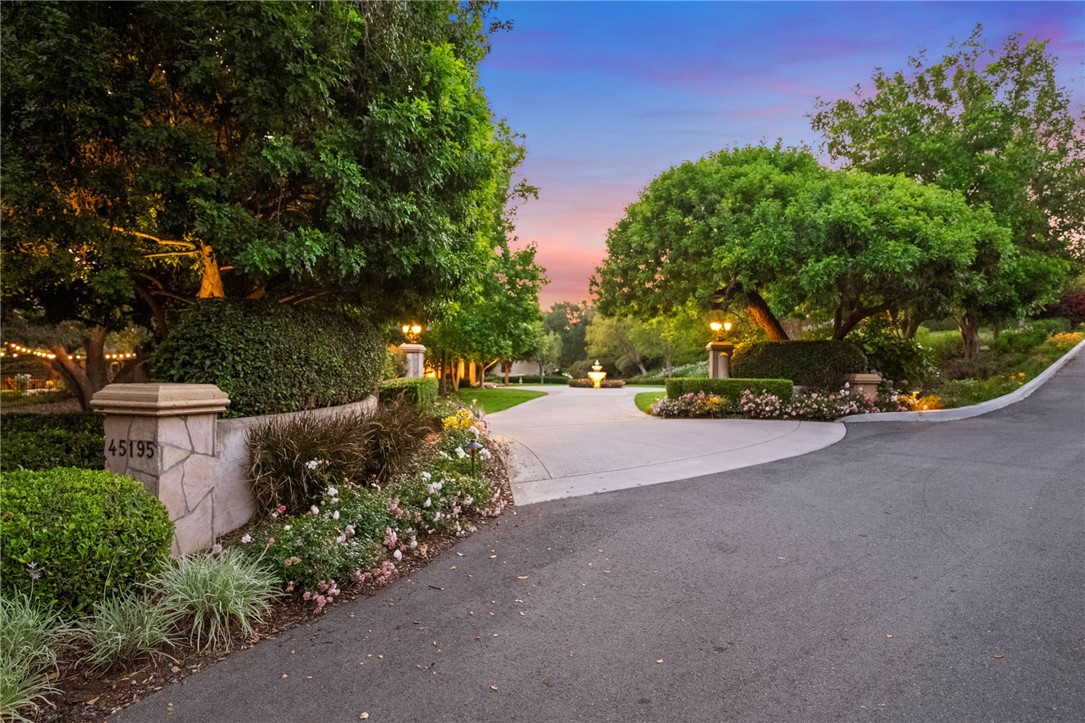 45195 Oak Manor Court