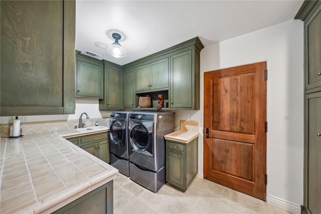 45195 Oak Manor Court