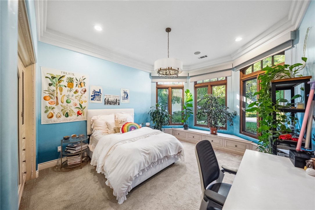 45195 Oak Manor Court