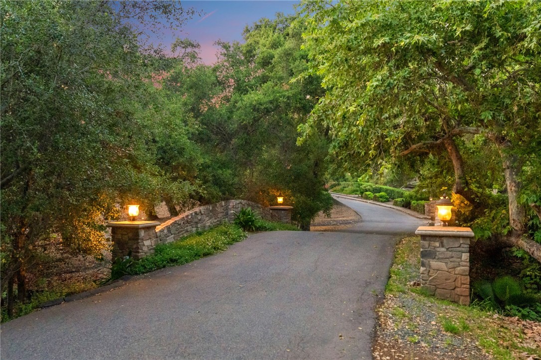 45195 Oak Manor Court