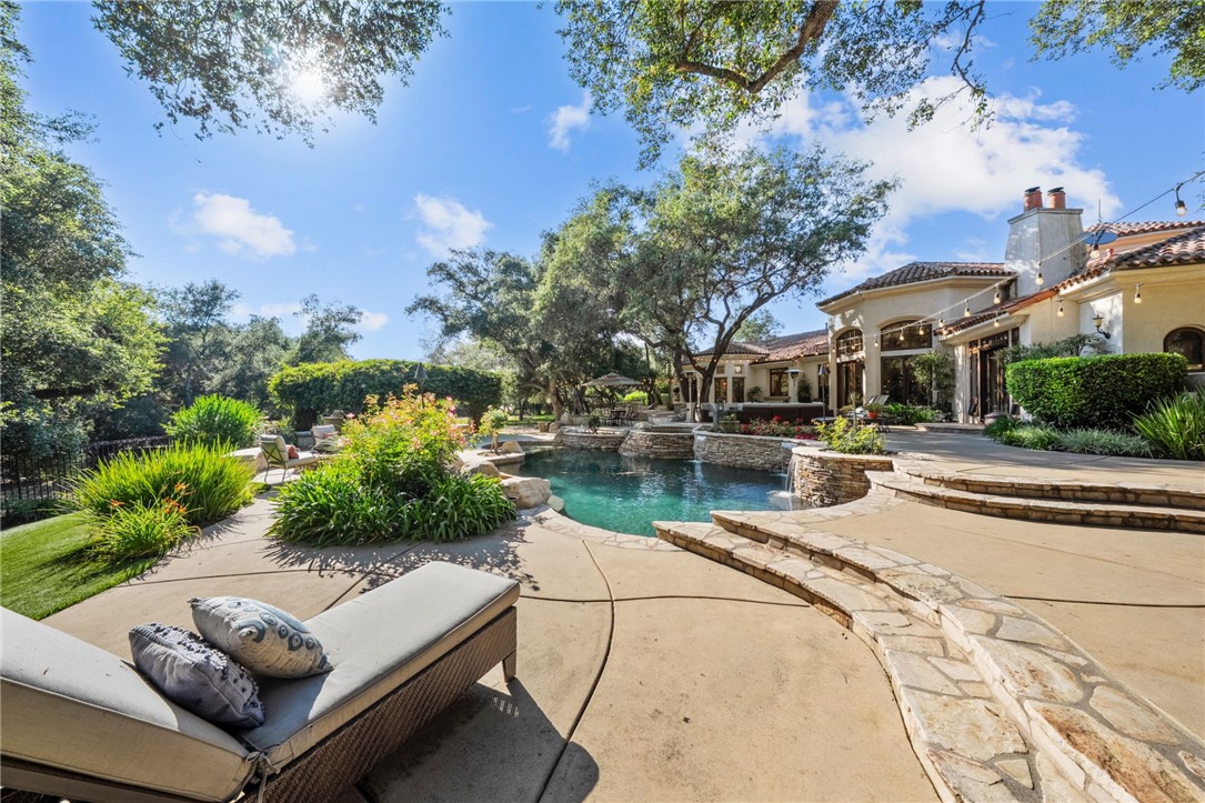 45195 Oak Manor Court