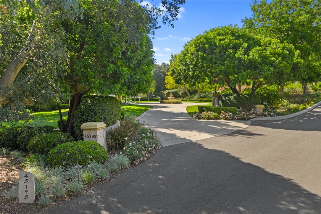 45195 Oak Manor Court