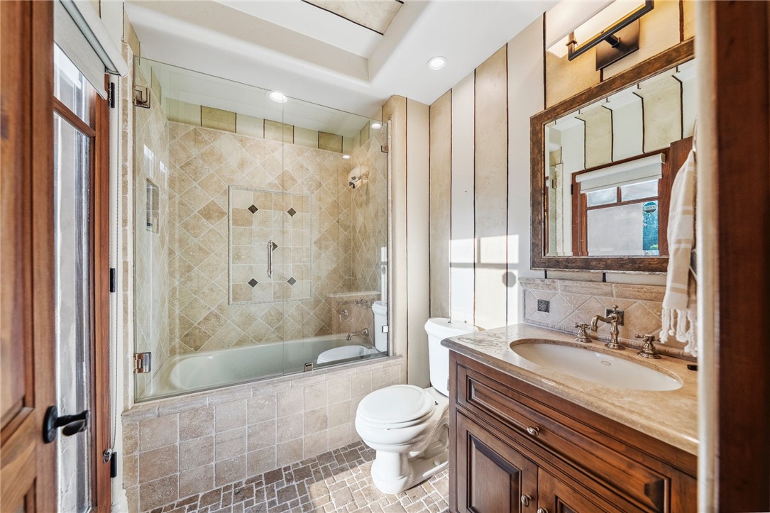 45195 Oak Manor Court