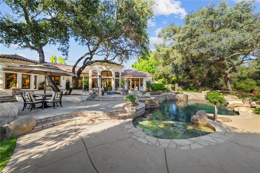 45195 Oak Manor Court