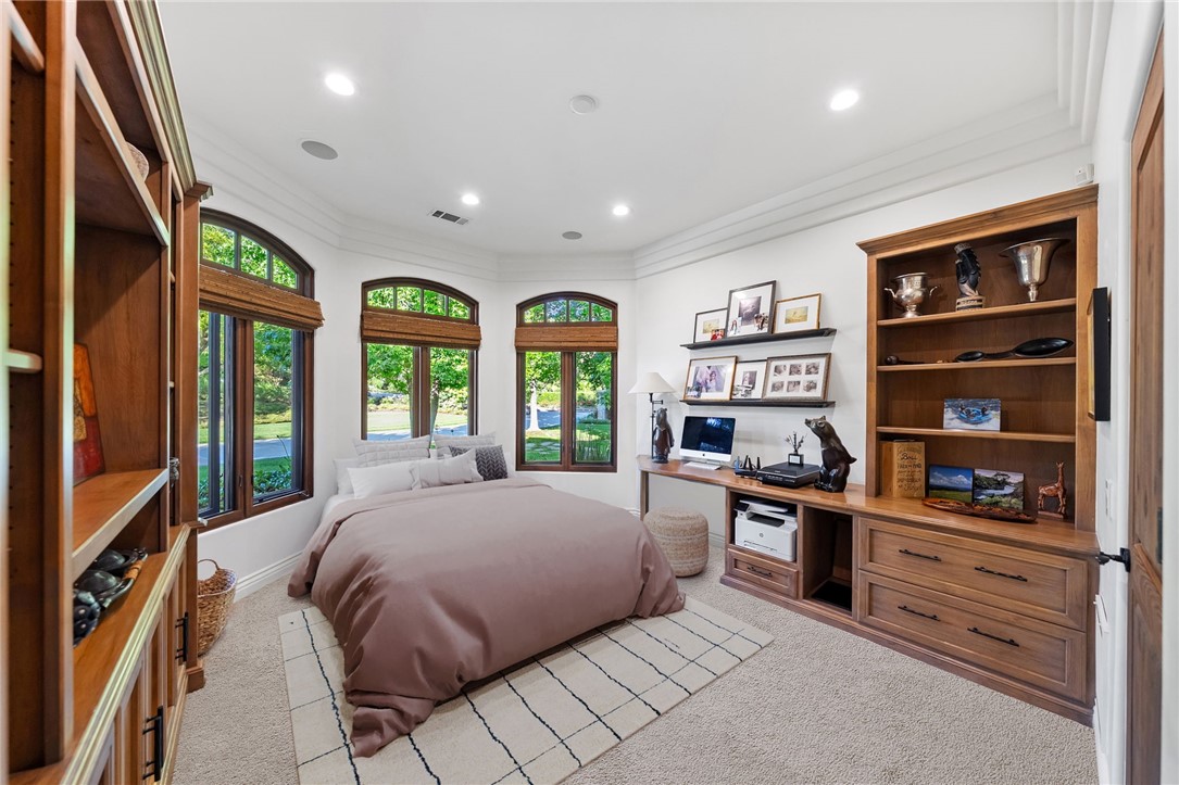 45195 Oak Manor Court