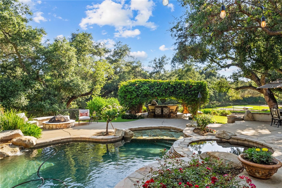 45195 Oak Manor Court