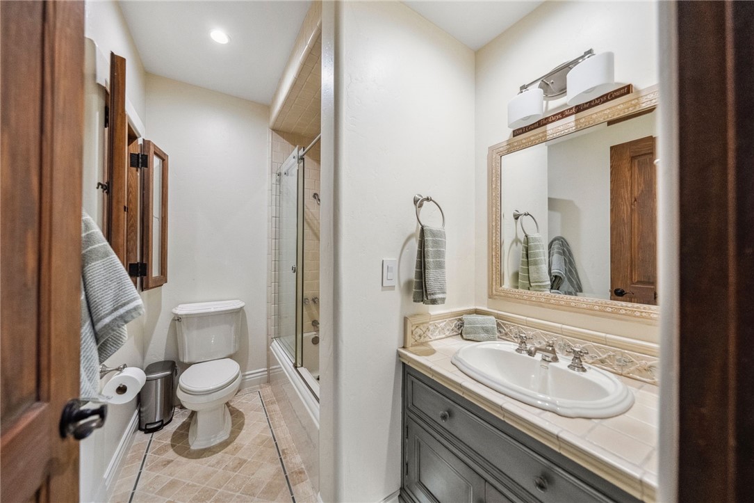 45195 Oak Manor Court