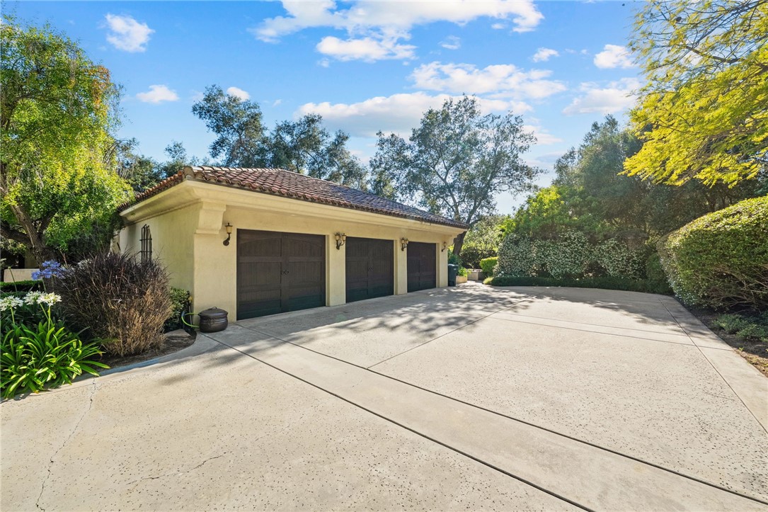 45195 Oak Manor Court