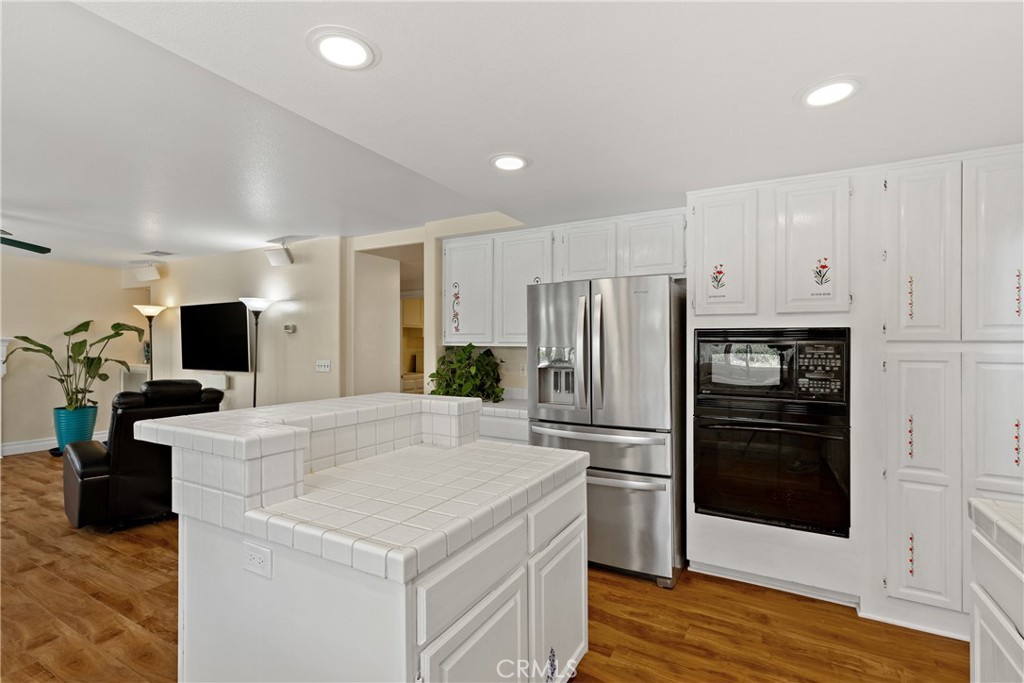 24604 Lincoln Avenue