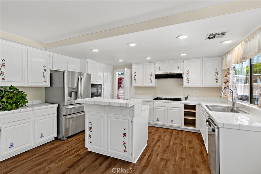 24604 Lincoln Avenue