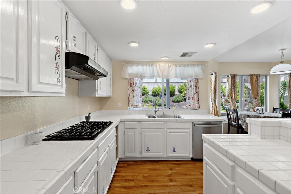 24604 Lincoln Avenue