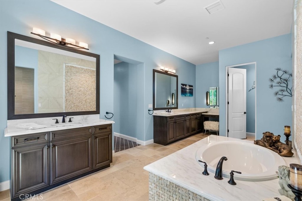 17 Emerald Court