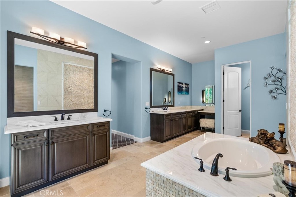 17 Emerald Court