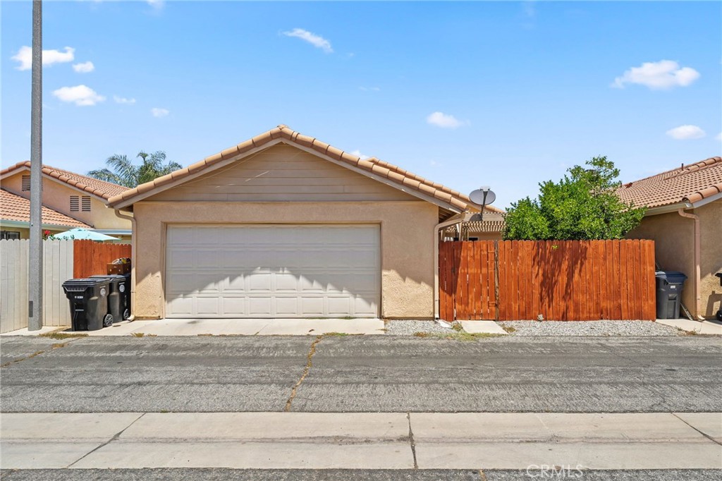 3021 La Paz Avenue