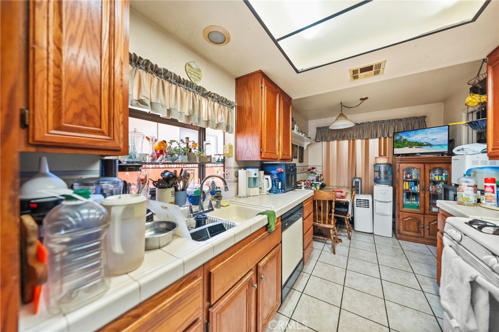 3021 La Paz Avenue