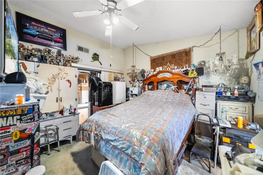 3021 La Paz Avenue