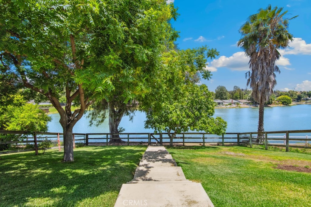 42724 Santa Suzanne Place