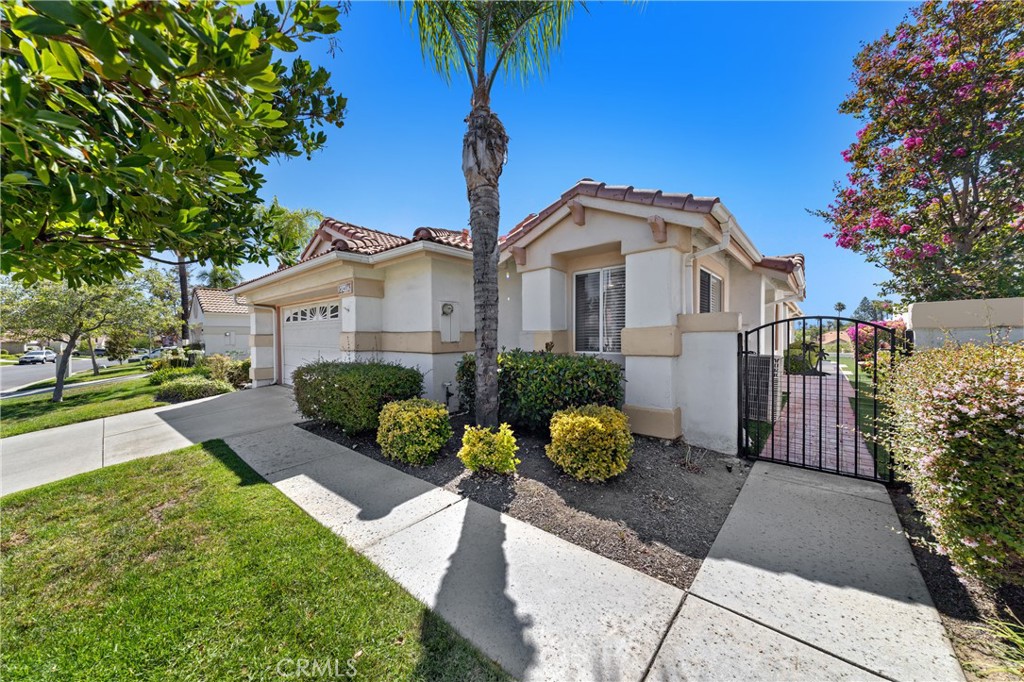 40451 Via Amapola
