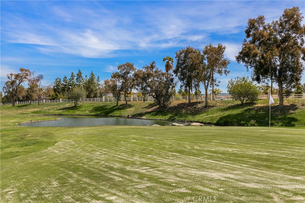 40451 Via Amapola