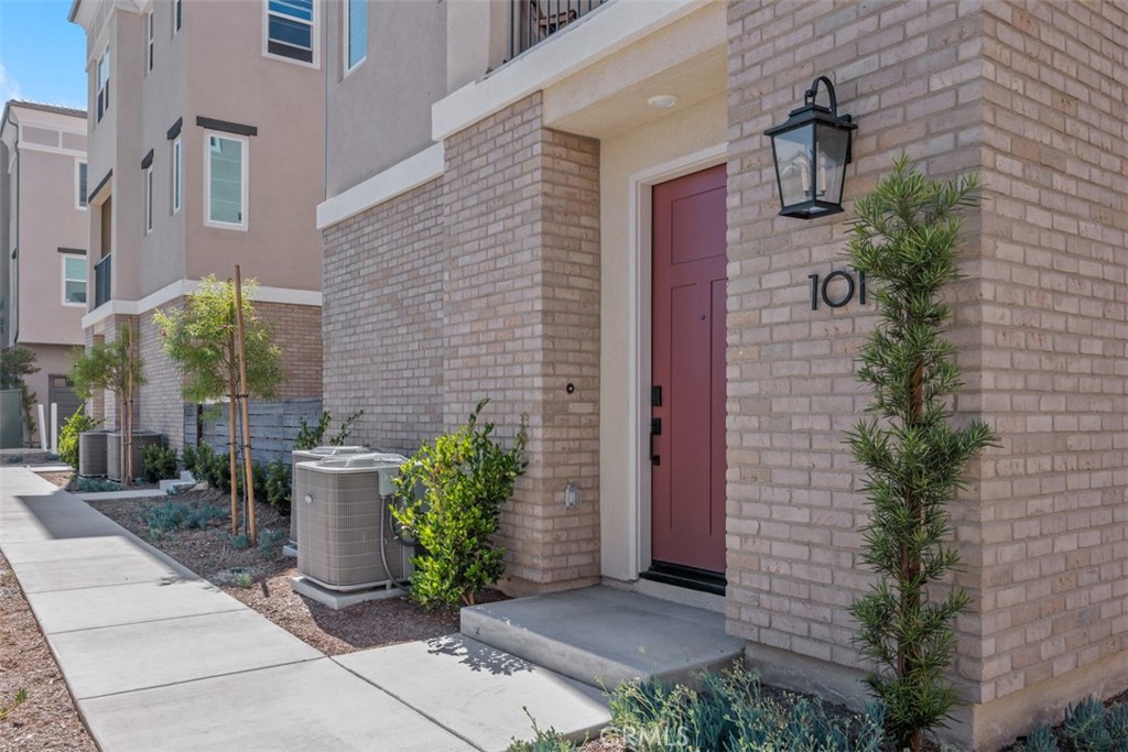 1229 Sunrise View 101