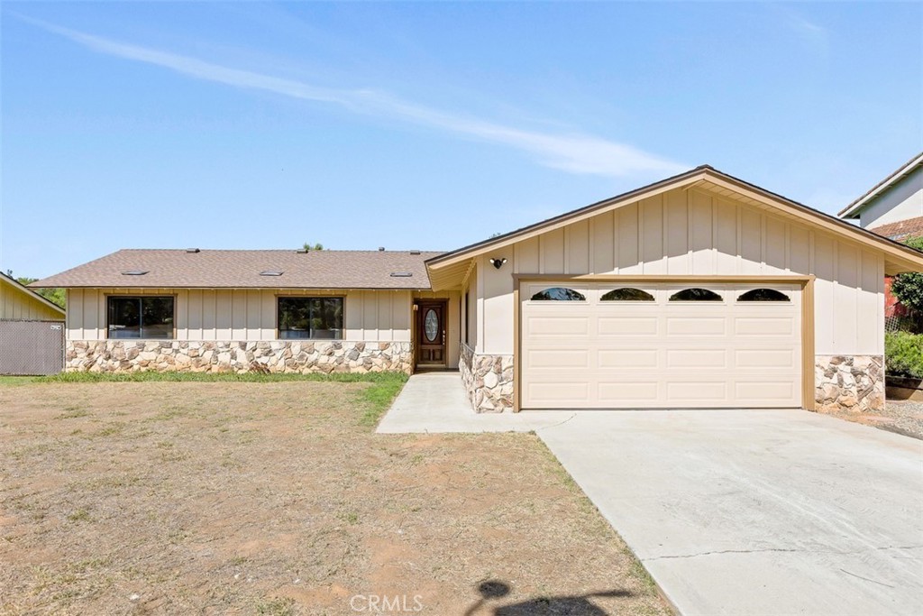 2433 Summerhill Lane