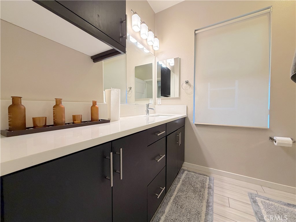 1540 W Artesia Square