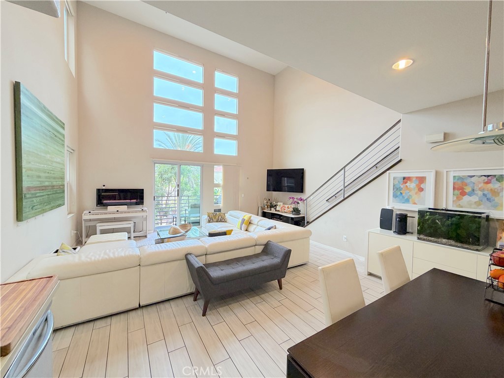 1540 W Artesia Square