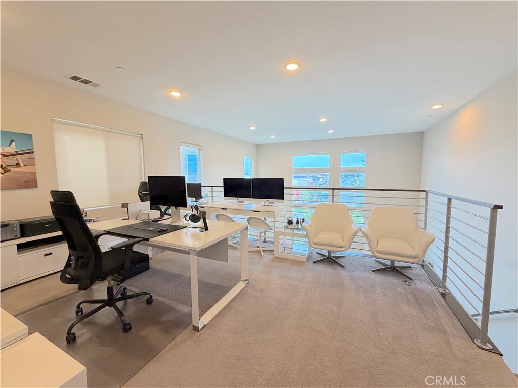 1540 W Artesia Square