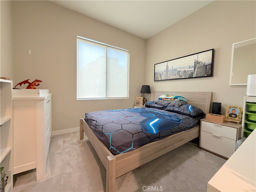 1540 W Artesia Square