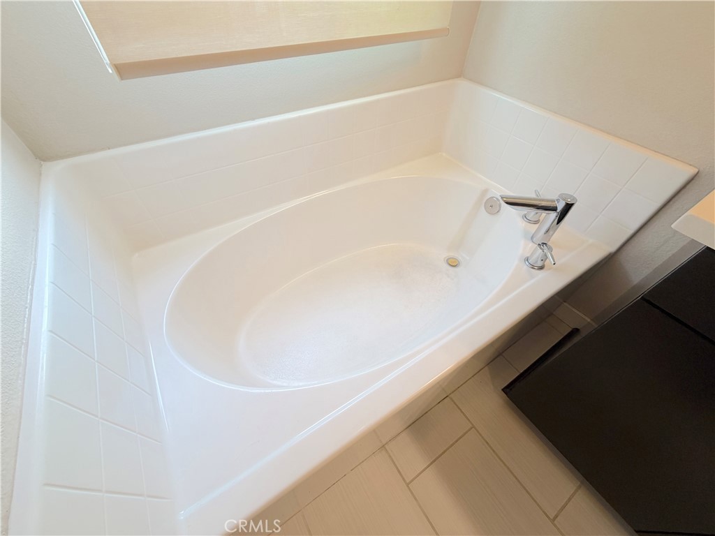 1540 W Artesia Square