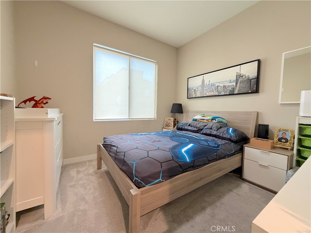 1540 W Artesia Square