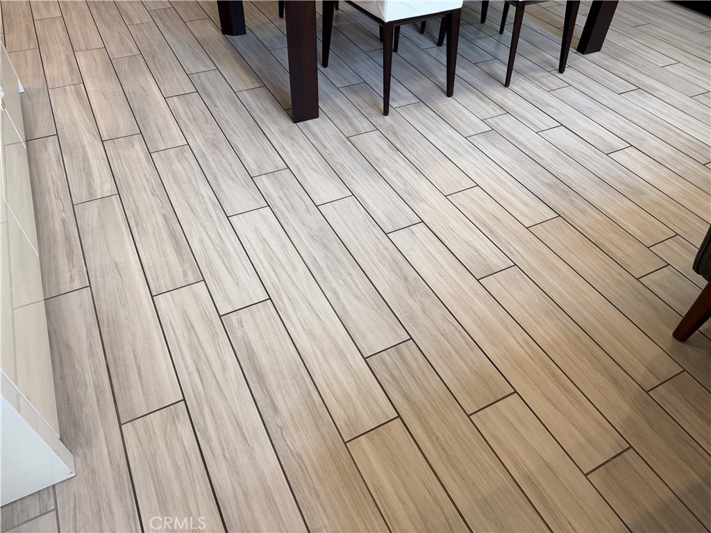 1540 W Artesia Square