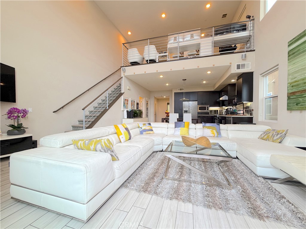 1540 W Artesia Square